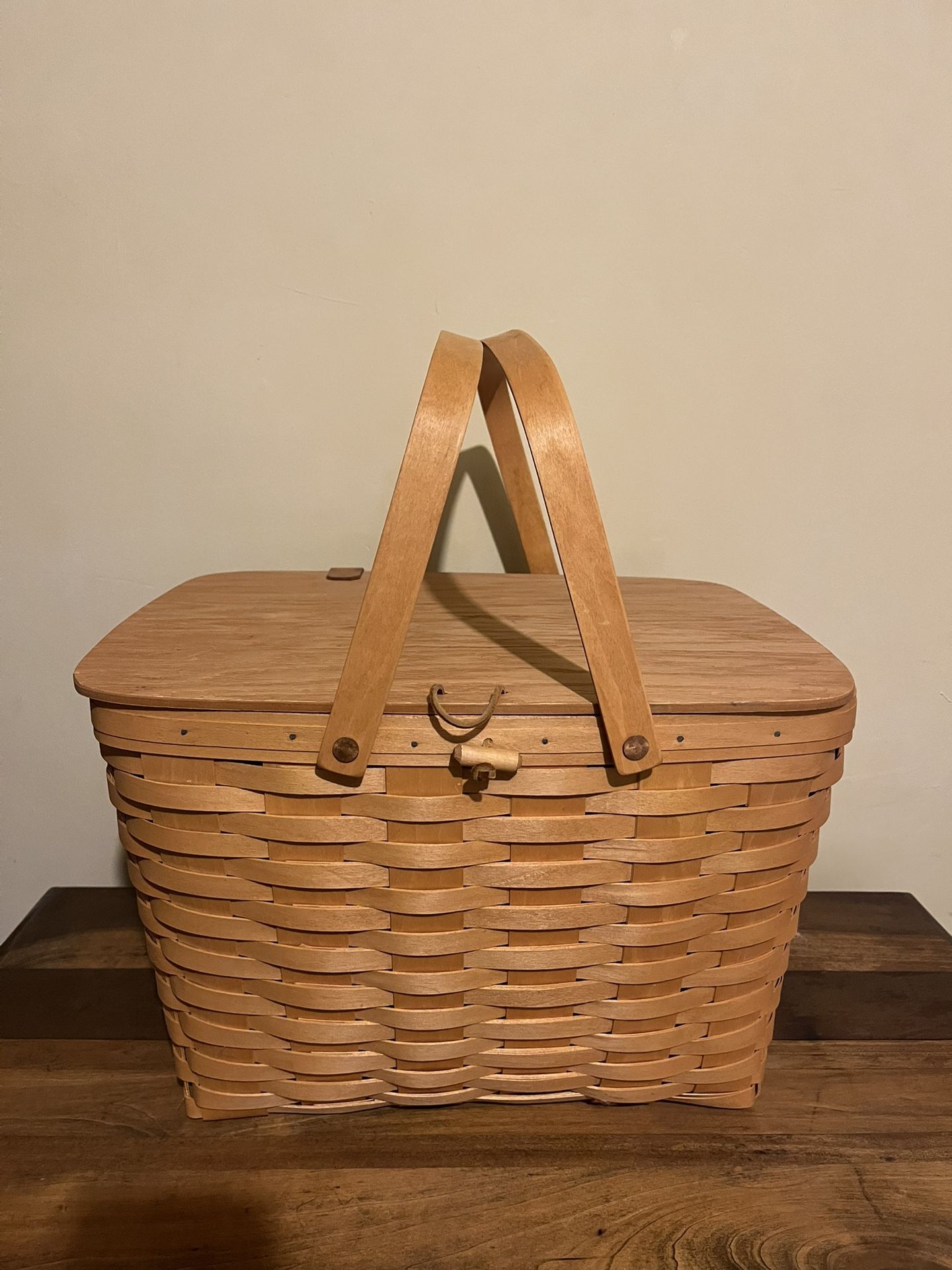 Longaberger Large Picnic Basket With Riser