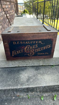 DF Stauffer biscuit crate