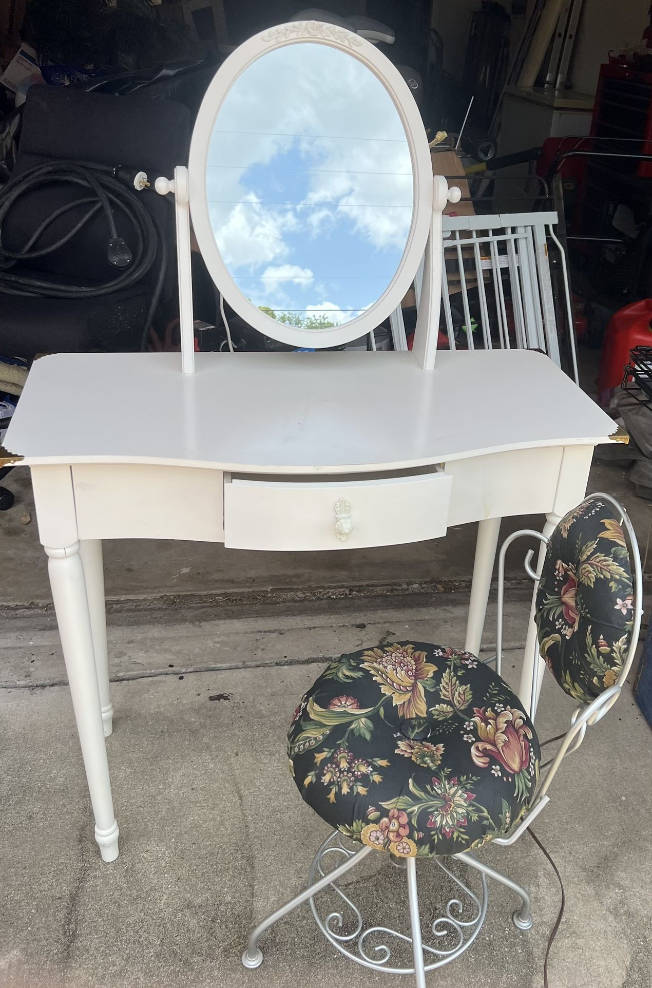 Cute Vanity Chair