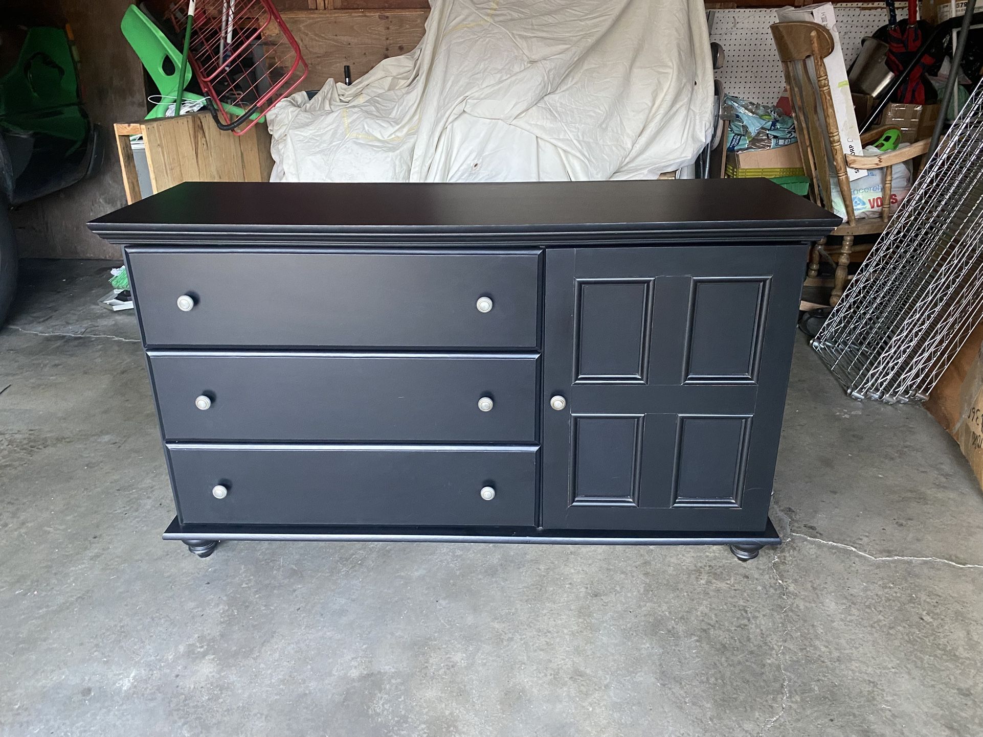 Dresser/Chest