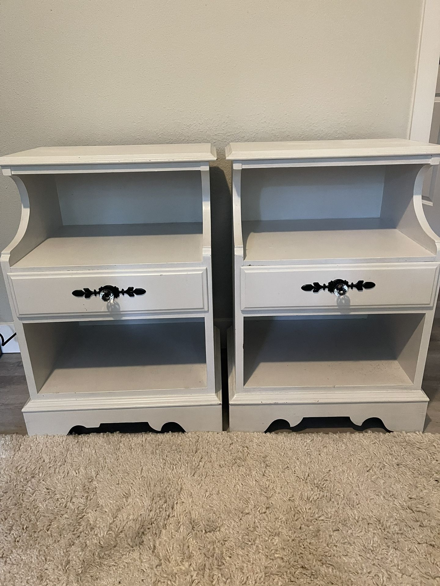 2 White Solid Wood Nightstand Set With Drawer