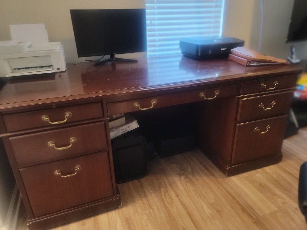 Free Solid Wood Eexecutive Desk