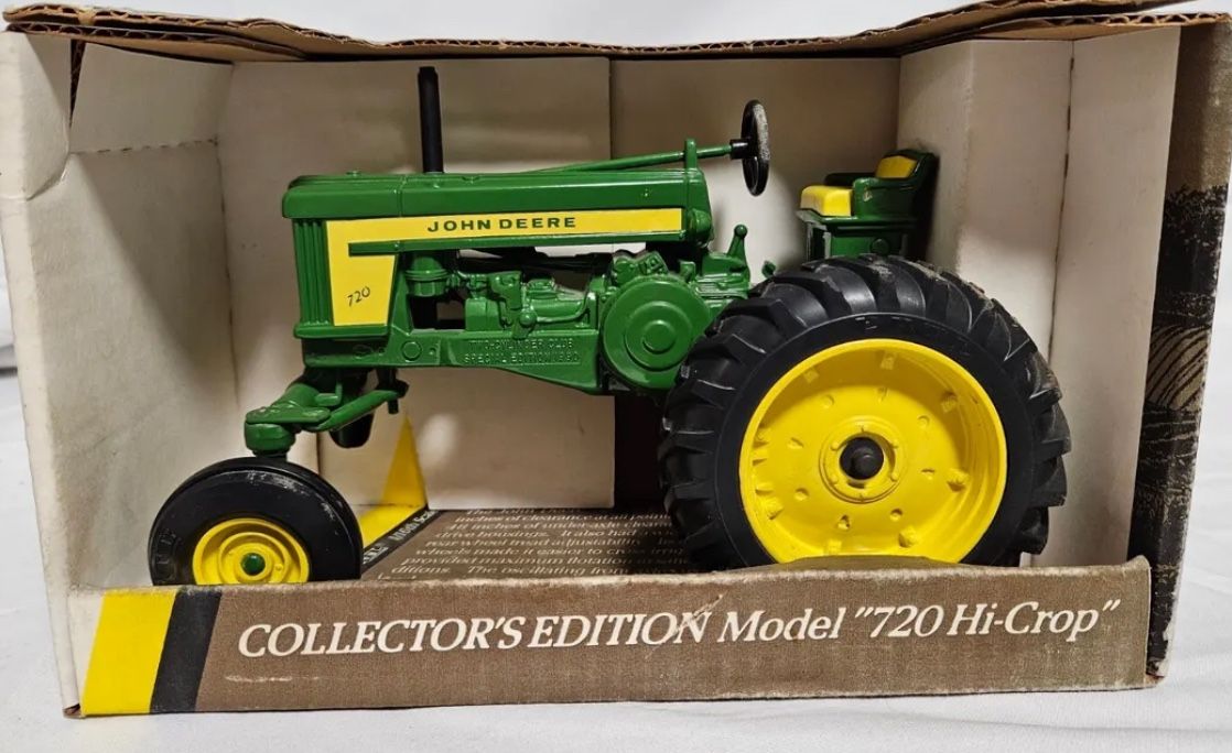 JOHN DEERE 1/16 COLLECTORS EDITION  MODEL 720 HI-CROP TRACTOR #5610 ERTL NIB