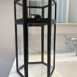 Dust-proof makeup brush compartment