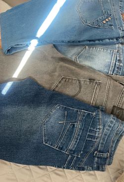 Pantalones de mezclilla $5 cada uno