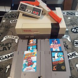 Nintendo $200 W/ games, 1 Controller,1 Zapper NES