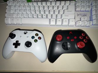 2 Xbox Wireless Controllers Bundle (Clean / Tested)