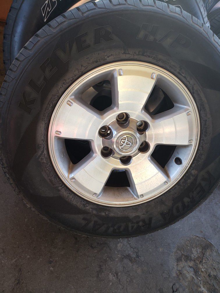 ONLY 1-TOYOTA TACOMA 4RUNNER 17"INCH WHEEL WITH TIRE 