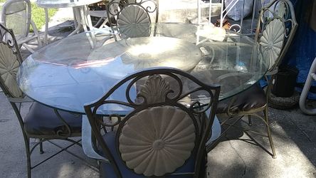 Dinning room table with four chairs