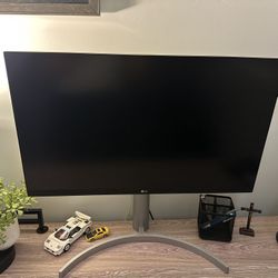 27" 4K UHD UltraFine™ IPS Monitor with HDR10