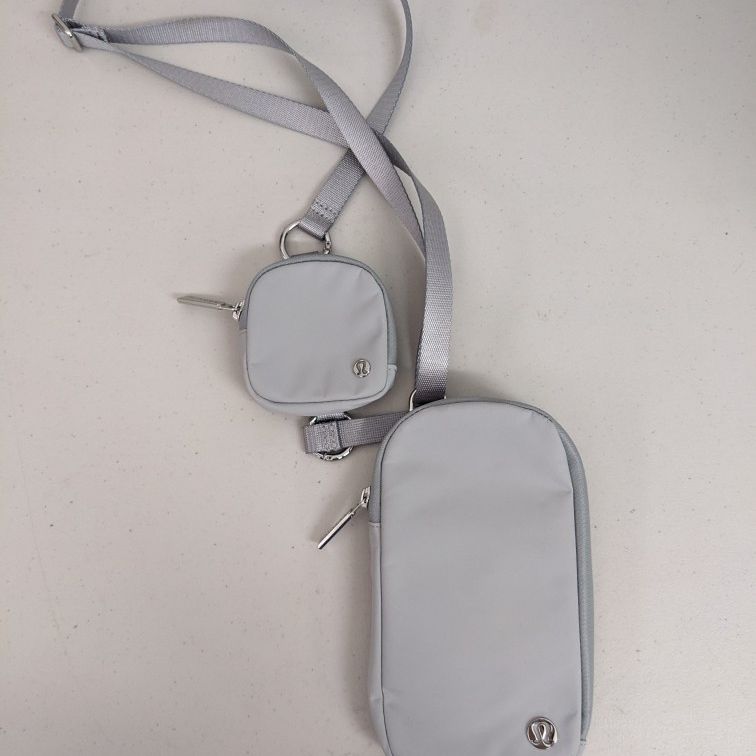 lululemon belt bags black Lulu Lululemon Everywhere Belt Bag Black Lululemon Everywhere Belt Bag Long  Strap Review