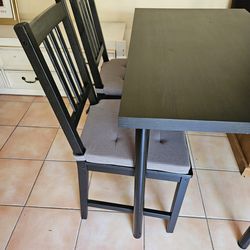 Small table and 2 chairs