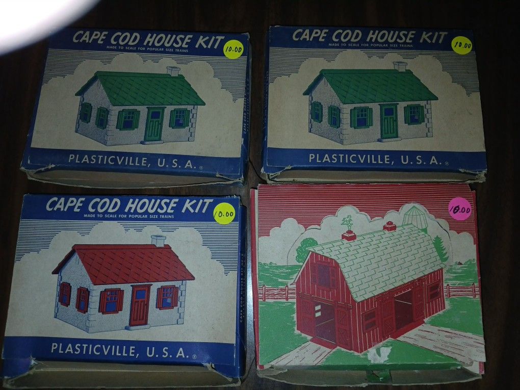 4 VINTAGE PLASTICVILLE HOUSES
