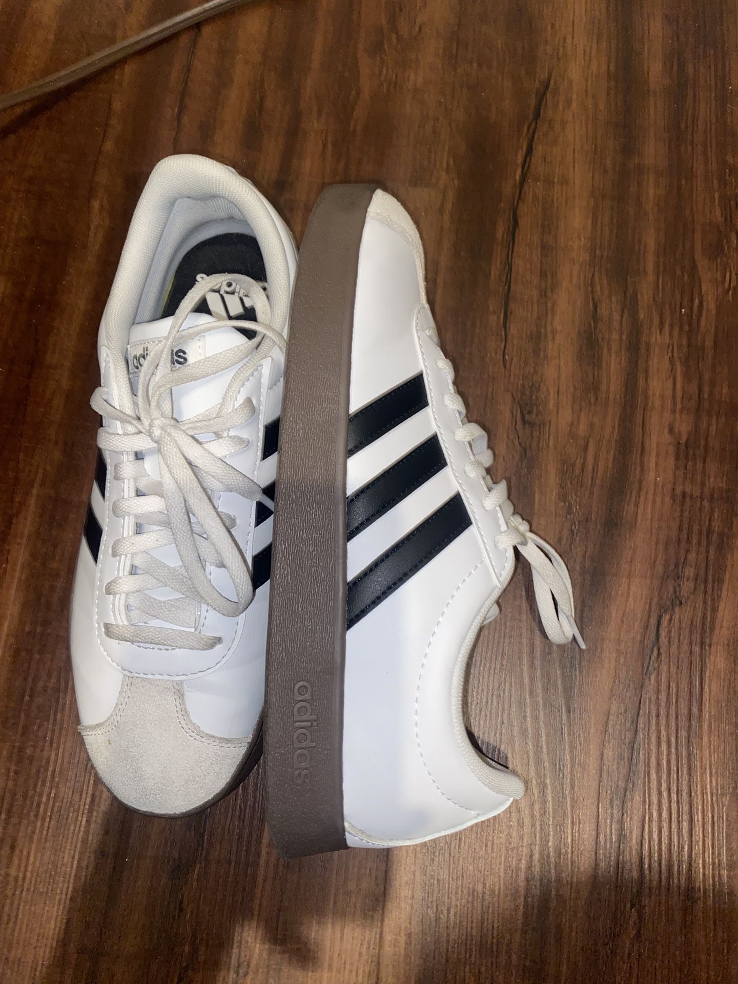 Adidas Court