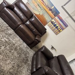 🌟 “LIKE NEW” R/C Willy Modular Real Leather Electric Reclining Couch And Lounge Chair ( FREE DELIVERY 🚚)