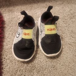 Toddler Boy Nikes Size 5
