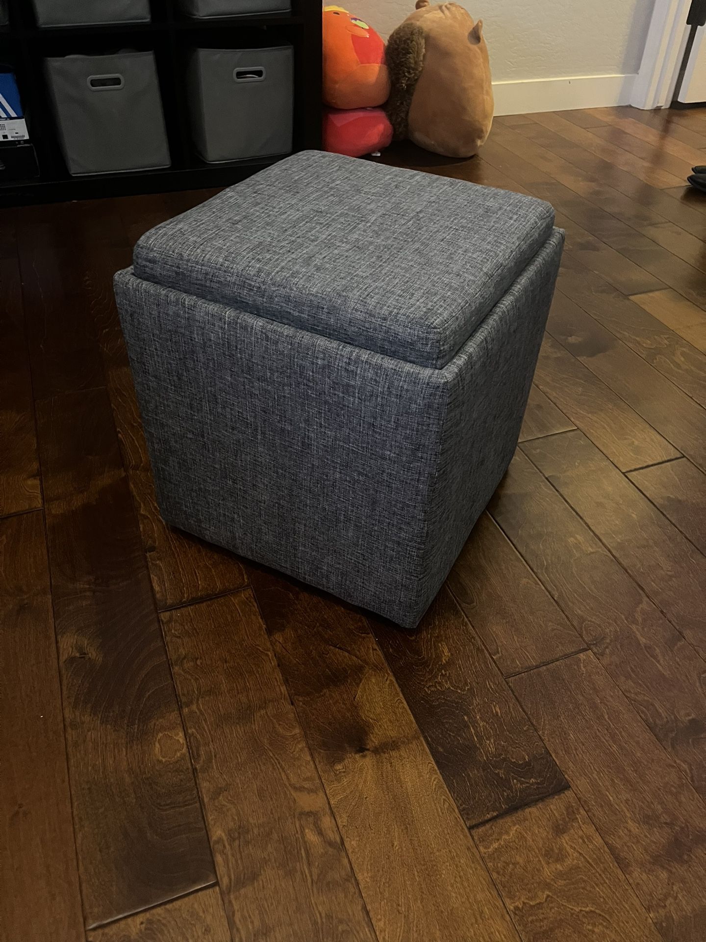 2 cube storage ottomans