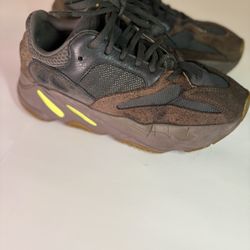 Yeezy Boost Runners Size  7