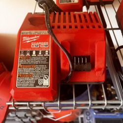 Milwuakee M18/M12 Charger
