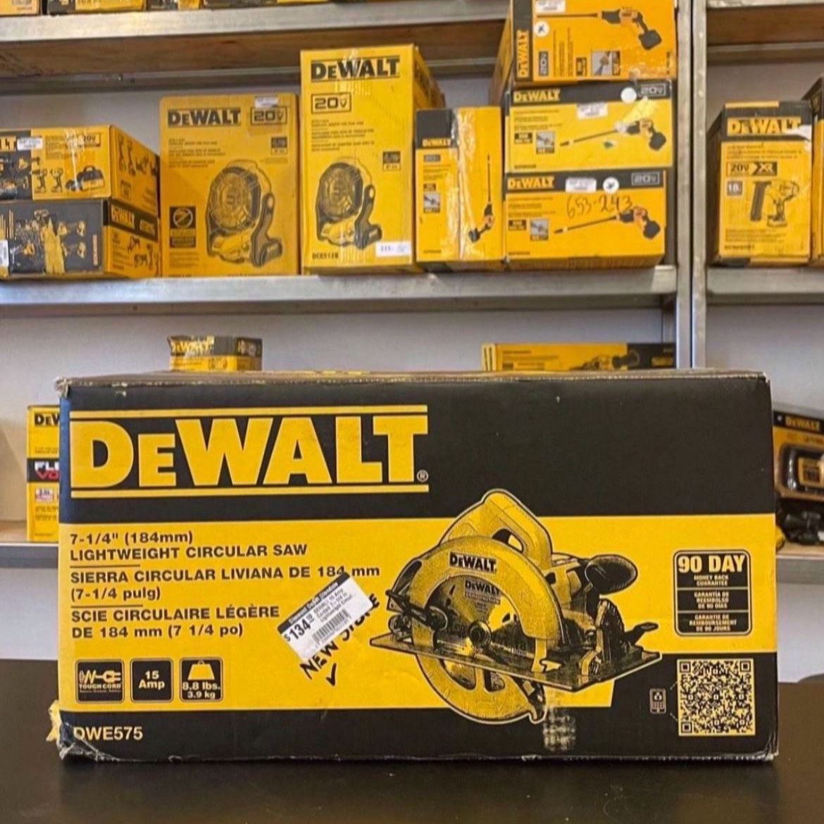  DEWALT 15 Amp Corded 7-1/4 in. Lightweight Circular Saw ……DWE575