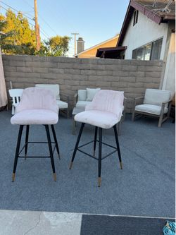 Free – Set of 2 Modern Bar Stools