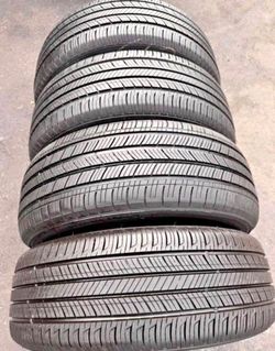 215/60/17  Hankook  Selling a set of 4 tires in excellent condition 🫡