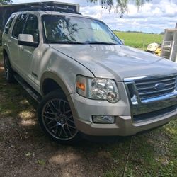 Ford Explorer Eddie Bauer