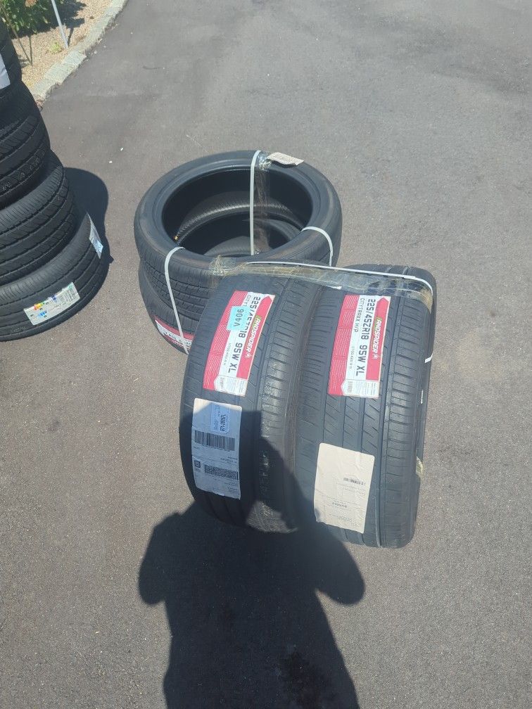 225 45 18 Set Of 4 New