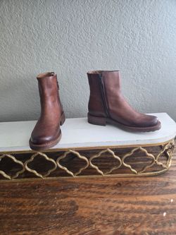 Women's leather ankle boot