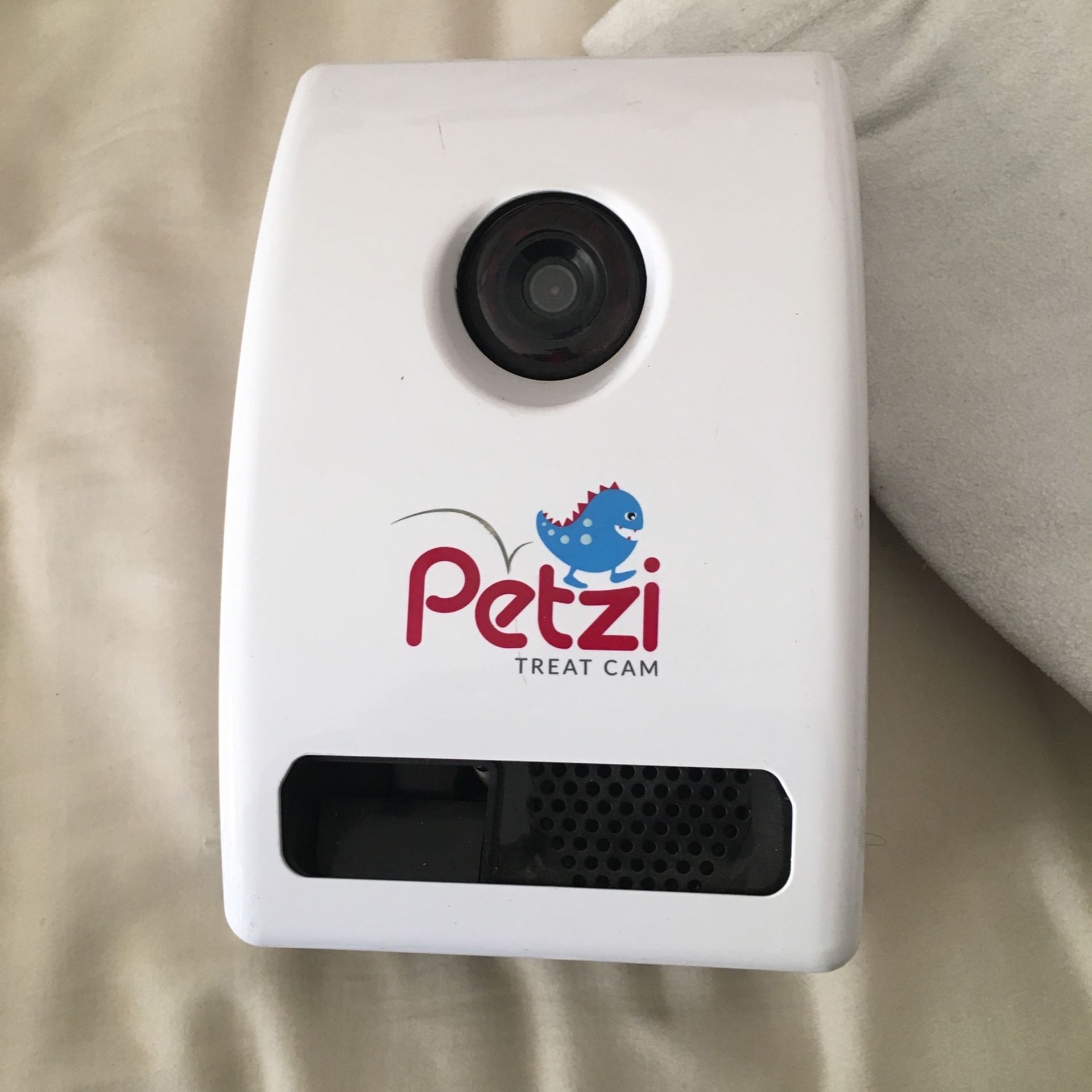 Petzi Cam N Dog Treat Despencer
