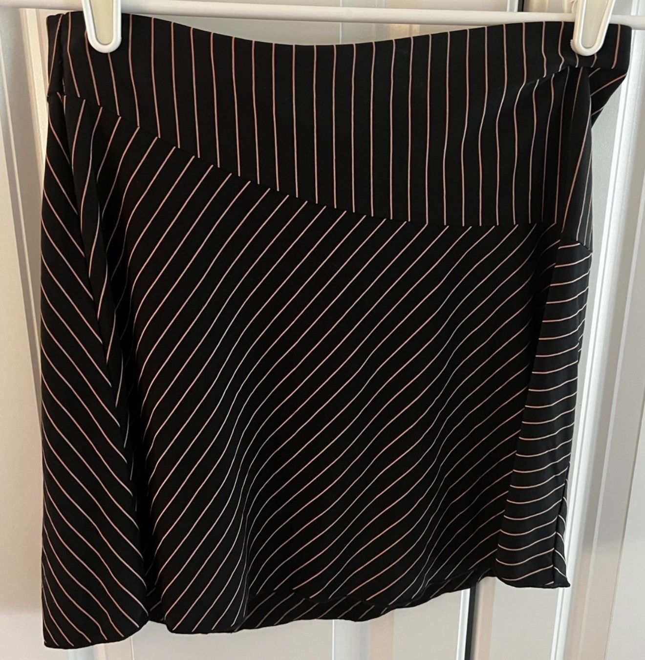 Guess Women Black Casual Skirt Small  line Black Striped Classic Siz
