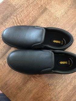 Size 9 Woman’s non slip shoes