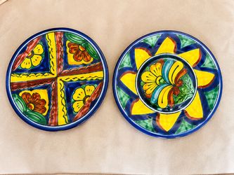 “Vintage 1988 Hand-Painted Mexican Pottery Plates – Signed Amaya – Set of 2”