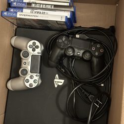 PlayStation 4 + 2 Controllers + 7 Games