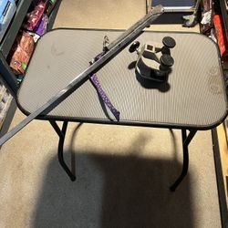 Foldable grooming table with two medium metal crates