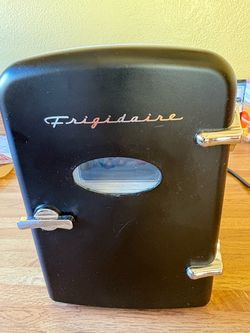 Frigidaire Retro Mini Fridge Black