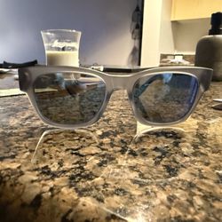 Maui Jim Valley Isle STG-BH BRAND NEW (OPEN TO OFFERS)