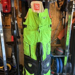 Like new green Arctiva snowmobiling bibs / Snowboarding / Ski bibs - men’s medium 