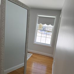 White Mirror