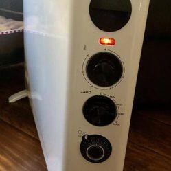 DēLonghi 1500-Watt White SlimStyle Convection Panel Heater - $100