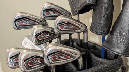 RH MINT TITLEIST AP1 716 IRON SET/ 917D3 DRIVER SET/ NEW PGM PREMIUM STAND GOLF BAG/ ODYSSEY MINT WHITE HOT PRO-1 PUTTER