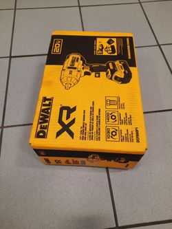 DEWALT 20V 1/2" HIGH TORQUE IMPACT WRENCH WITH HOG RING ANVIL KIT.
