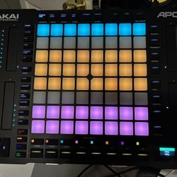 AKAI Professional APC 64 Controller w/ Hard Case