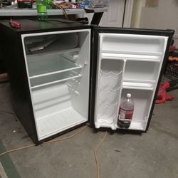 Galanz 4.3  Cu Ft Mini Fridge 