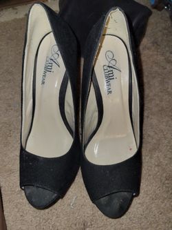 Black Heels Sz 6