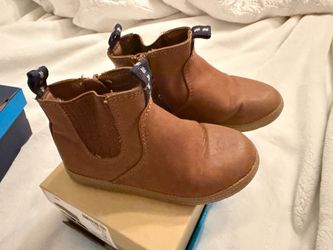 Toddlers boys brown zip up boots with navy detail tags