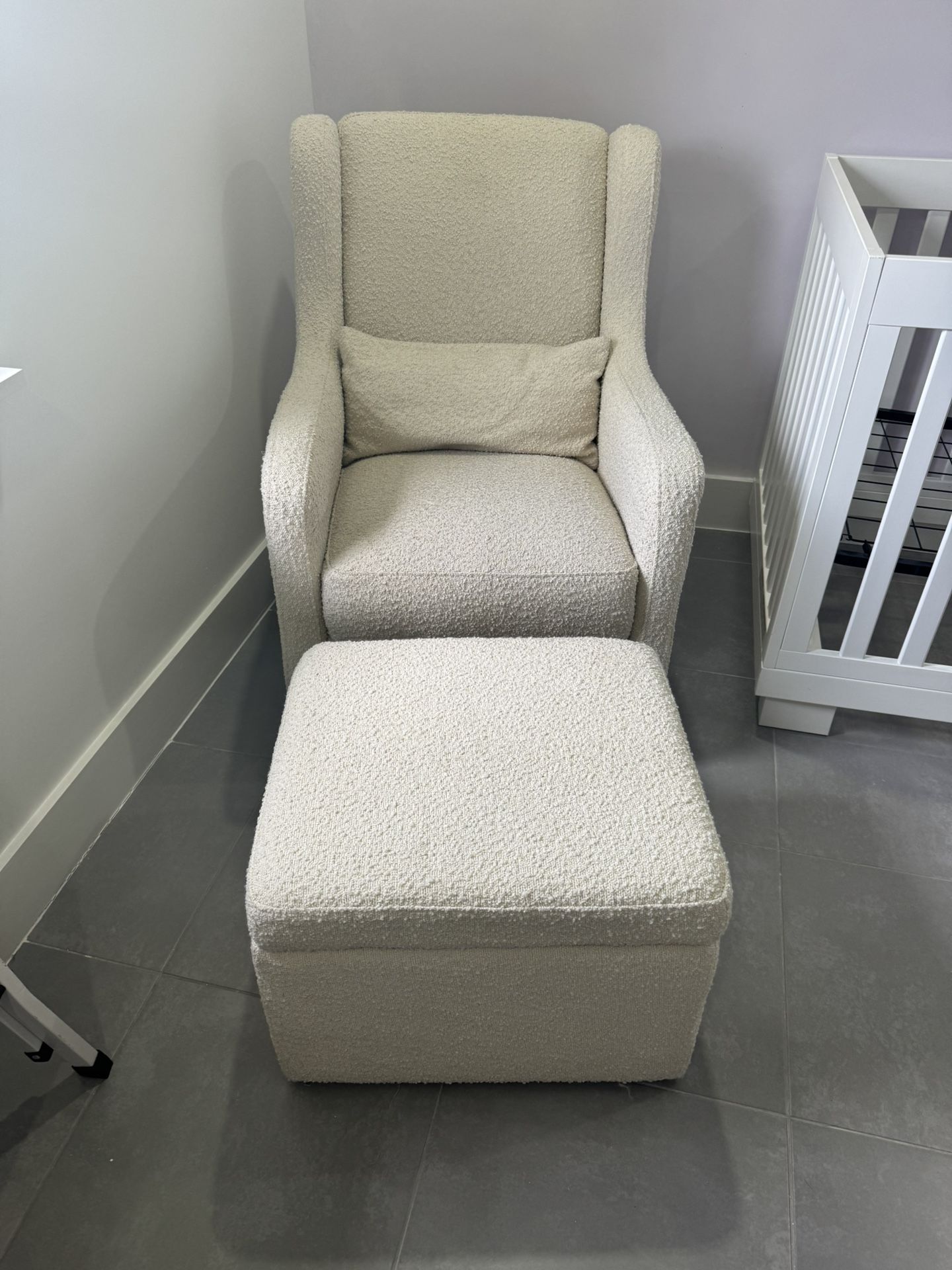 Lounge Chair W Ottoman