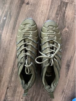 Dark green vapormax plus