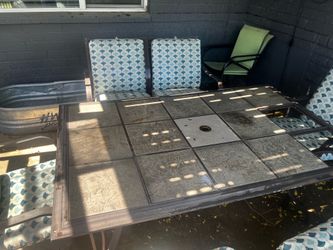 Table/chairs