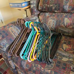 Plastic Hangers Qty 25